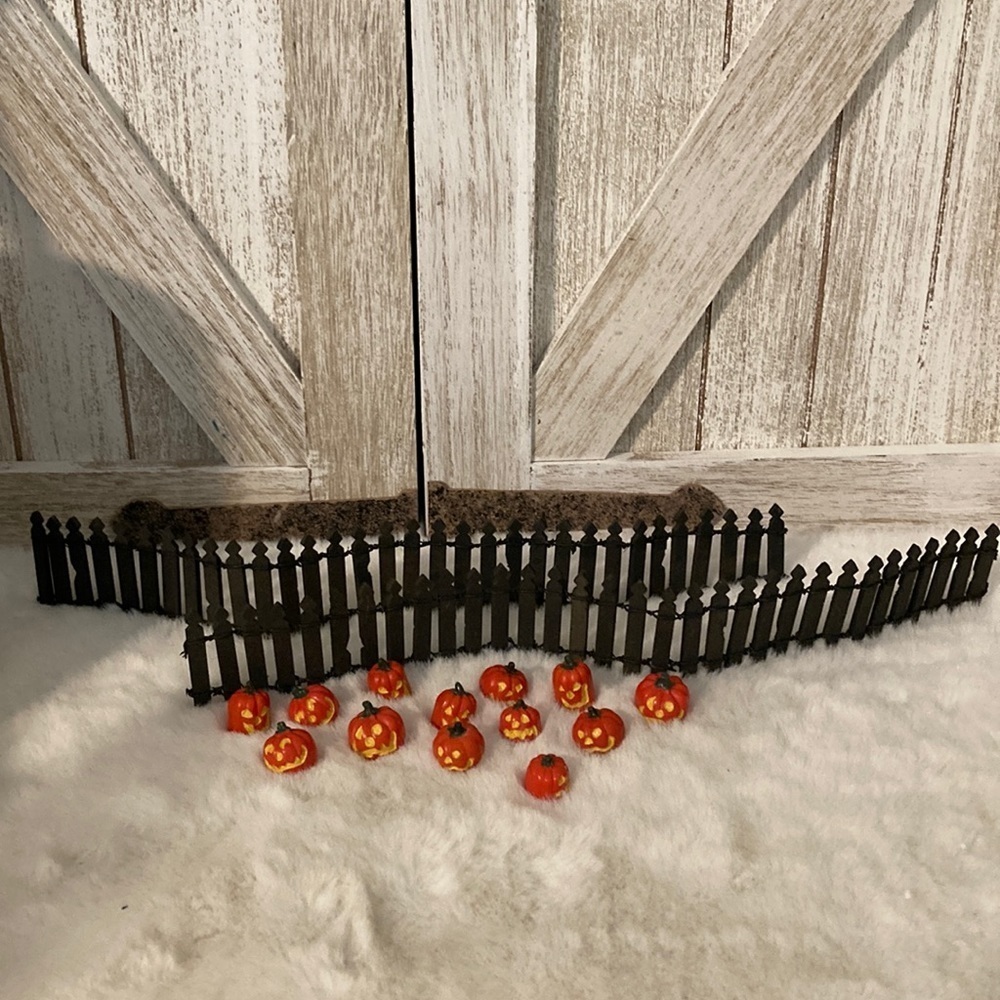 Hawthorne Village 2007 Halloween Fence and Mini Pumpkins